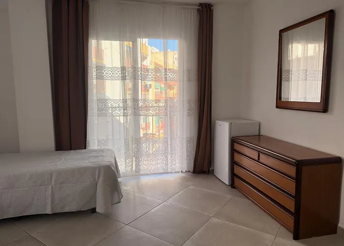 Δωμάτια σε οικογενειακή κατοικία Habitacion Doble Con Aire Cerca De La Playa Μπένιντορμ